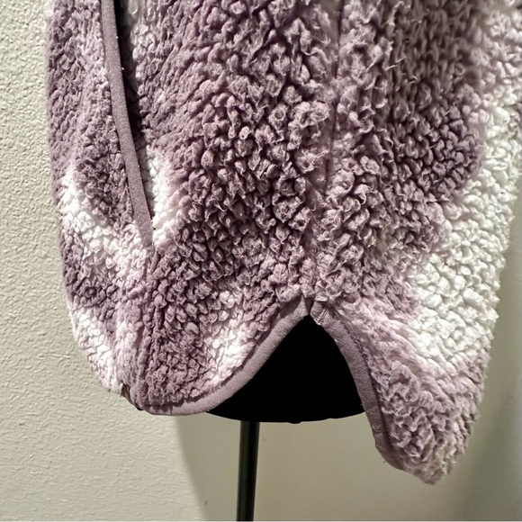 Livoutdoor Life-Integrity-Earth Sherpa Long Sleeve Kangaroo Sweatshirt in EUC - Picture 7 of 7